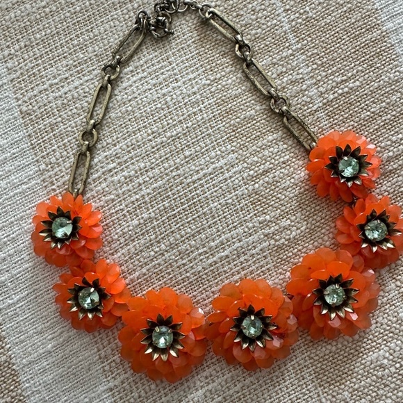 J CREW MID-CENTURY INSPIRED BRIGHT ORANGE FLORAL BIB NECKLACE - Picture 1 of 2